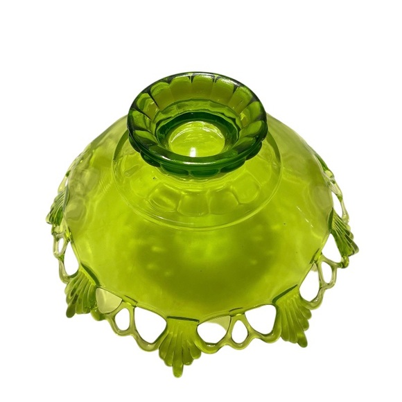 Vtg Westmoreland Green Glass Rung and Petal Open Lace Pedestal Bowl. Pre owned - Picture 4 of 4